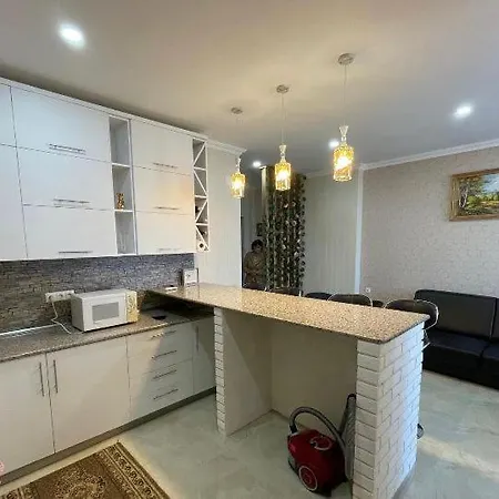 London Home Apartment Side