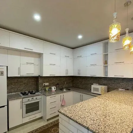 London Home Apartment Side
